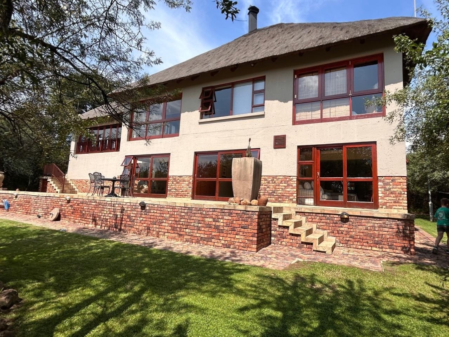 5 Bedroom Property for Sale in Boschenvaal River Front Lodges Free State